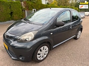 Toyota Aygo - 1.0 VVT-i 5-DRS Now AIRCO CV EL.RAMEN NAP