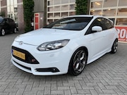 Ford Focus - 2.0 EcoBoost ST-2 | ST-Pack | 18" LMV | Spoiler | Goed onder
