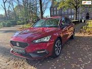 Seat Leon - Sportstourer 1.5 eTSI FR Business Intense, lage km