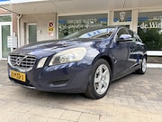 Volvo V60 - 1.6 T4 Momentum Navigatie full map/Cruisecontr./Elektr. clim