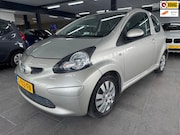 Toyota Aygo - 1.0-12V + airco elektrische pakket half leer lm-velgen 117 d