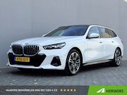 BMW i5 - Touring eDrive40 M Sport Edition 84 kWh / Panorama dak / HUD