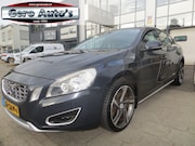 Volvo S60 - 1.6 T4 Kinetic nl-auto , 180 pk , vele extra`s