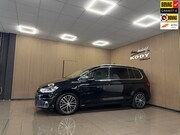 Volkswagen Touran - 2.0 TDI SCR Highline 7p * 7 Persoons / Navigatie / Camera / 