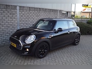 MINI Cooper - 1.5 Business 3 DRS Navi Airco Cruise Elektrische Ramen en Sp