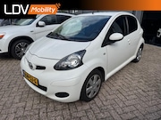 Toyota Aygo - 1.0-12V Dynamic Navigator / Airco / Elek ramen / Navigatie /