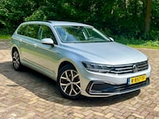 Volkswagen Passat - 1.4 TSI PHEV GTE Business Dealeronderhouden – 2 sets velgen