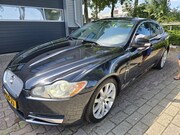 Jaguar XF - 2.7 D V6 Luxury display valt uit