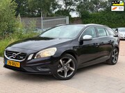 Volvo V60 - 1.6 T3 R-Design Airco Cruise Navi Psensor Trekhaak