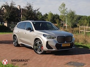 BMW iX1 - xDrive30 67 kWh Panoramadak | Camera | Sfeerverlichting | Ap