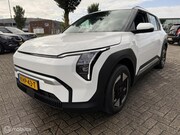 Kia EV3 - 58 KWH AIR 7 JAAR FABRIEKSGARANTIE RIJKLAAR PRIJS