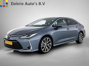 Toyota Corolla - 1.8 Hybrid Executive Sedan / Leder / Navigatie / Xenon / Pdc