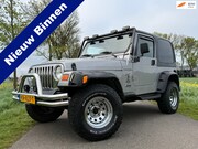Jeep Wrangler - 2.5i Hardtop + Softtop | 4x4 | Youngtimer | Trekhaak | Bullb