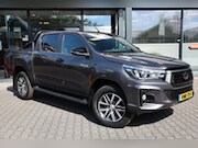 Toyota HiLux - 2.4 D-D DUBBEL CABIN LIMITED BE TREKKER A/T 5 ZITS 4WD VAN