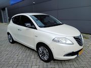 Lancia Ypsilon - 0.9 TwinAir Platinum halfleer / trekhaak / 2 Winterbanden