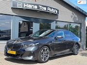BMW 5-serie - 520i M-Sport /Panorama / Trekhaak / HUD /Adapt.cruise / 360