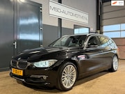 BMW 3-serie - 328i Upgrade Edition|Zwarte Hemel|M-stuur|Leder+Trekhaak