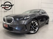 BMW 5-serie - 530e Edition PANO/H&K/HEAD-UP/LEER-SPORT/CURVED-DISPLAY/SOH 