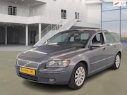 Volvo V50 - 2.4 Momentum AIRCO CRUISE LEDER TREKHAAK