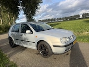 Volkswagen Golf - 1.6 Trendline