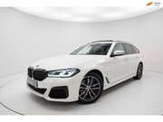 BMW 5-serie - 530e M SPORT PANO LASER HUD H&K SFEERVERL