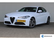 Alfa Romeo Giulia - 2.0T | 19` lichtmetalen velgen | Climate control | Keyless s