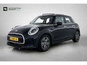 MINI Cooper - 5-Deurs 1.5 Classic (NL-auto, 1e Eig, Dealer OnderH, Panoram