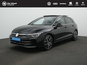 Volkswagen Golf - 1.5 eTSI 150 pk DSG 50 Edition | Panoramadak | Trekhaak | Ge