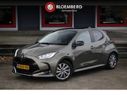Mazda 2 Hybrid - Model Toyota Yaris Hybride Executive 1.5 Select | Panoramada