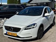 Volvo V40 - 2.0 D2 Nordic+ Dealerauto Leer Pano Trekhaak