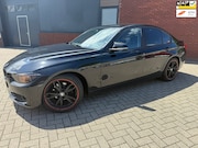 BMW 3-serie - 320D BLACK EDITION 2014/NAP ORG NL/AUTOMAAT/BREEDBEELD NAVI/