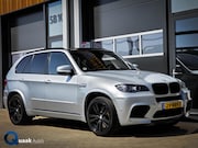 BMW X5 - M 4.4i V8 | MOTOR GEREVISEERD | PANO | TREKHAAK | HUD | LEER