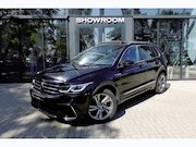Volkswagen Tiguan - 1.5 TSI R-Line PANO KEYLESS CAM