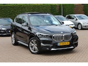 BMW X1 - sDrive20i High Executive / Panoramadak / Leder / CarPlay / P