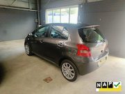 Toyota Yaris - 1.3 VVTi Sol LEDEREN BEKLEDING !