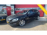 Volvo V60 - 2.0 D3 Momentum AUTOMAAT / NWE D-RIEM / TREKHAAK / XENON / S