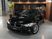 BMW 3-serie - 320i High Executive AUTOMAAT/HEADUP/H&K/LANE/360