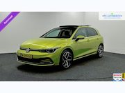 Volkswagen Golf - 1.5 eTSI Style 1St Edition PANO CAMERA MATRIX CARPLAY ADAPTI