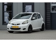 Toyota Aygo - 1.0-12V Xcite White | Leder/stof Bekleding | Airco | LM Velg