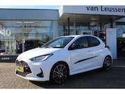 Toyota Yaris - 1.5 HYBRID GR-SPORT NL-AUTO 1E EIG. DODEHOEK DETECTIE KEYLES