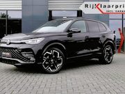 Volkswagen Tiguan - 1.5 eTSI DSG R-Line Black st 150pk /Panodak/ 360gr. camera/2