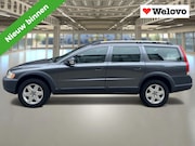 Volvo XC70 - 2.5 T Momentum dealer onderhouden, leder interieurs, carkit.