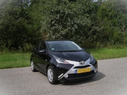 Toyota Aygo - 1.0 VVT-i x-play . 5 Drs . Airco . Navigatie . Achteruitrij