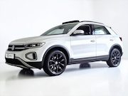 Volkswagen T-Roc - 1.5 Tsi Style Automaat IQ LIGHT PANO BEATS AUDIO CAMERA STOE