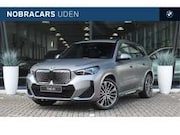 BMW iX1 - eDrive20 M Sport / Panoramadak / Sportstoelen / M