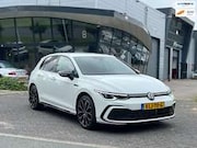 Volkswagen Golf - 8 1.5 eTSI R-Line 7-DSG LED CARPLAYY