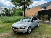 Volvo S40 - 2.4 Momentum Airco PDC Cruise Elekt Pakket