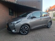 Toyota Yaris - 1.5 Hybrid Design Red Navigatie / Achteruitrijcamera / Cruis