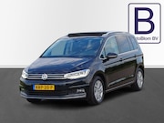 Volkswagen Touran - 1.5 TSI Highline / Trekhaak / Panodak / Carplay