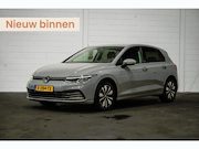 Volkswagen Golf - 1.0 eTSI Life | Camera | Navigatie | Stoelverwarming | Apple